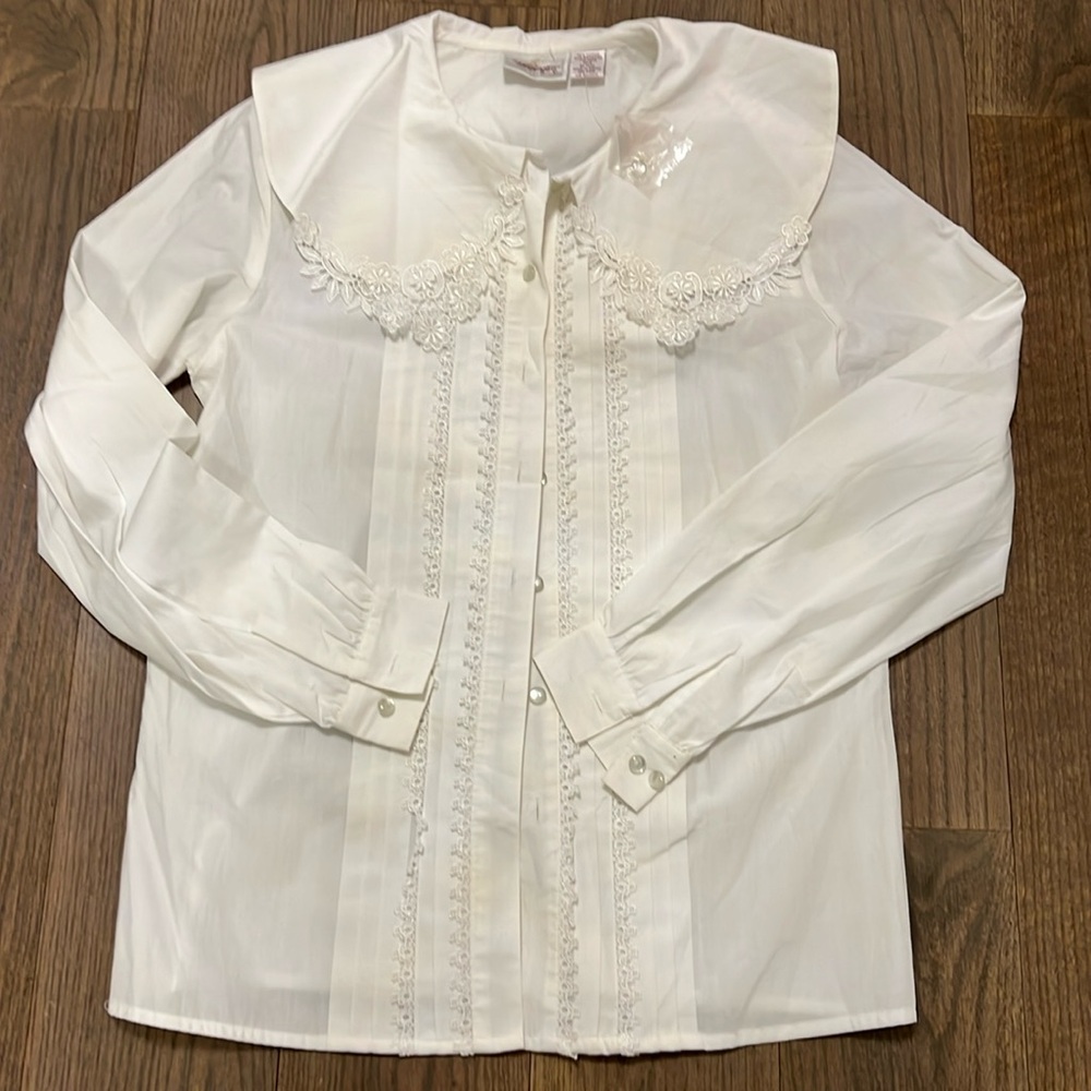 Woman’s vintage white laced collar shirt size 10 Tall